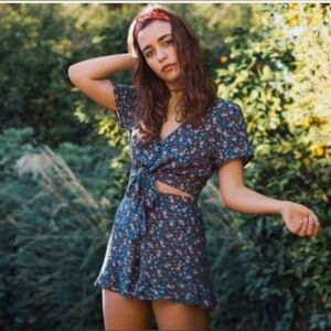 American Eagle Blue Floral Front Tie Crop Top Size XSmall